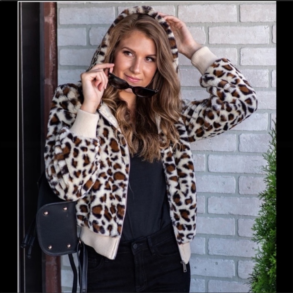 Favlux Running Wild Leopard Print Fleece Jacket in Cream Size Large
